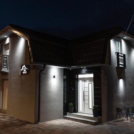 J&S Apartments Nis Exterior photo